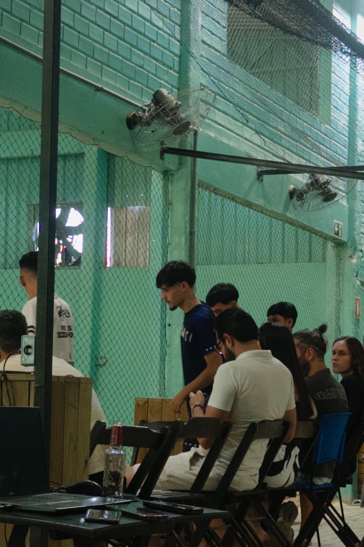 Ambiente de convivência e arquibancada do CT